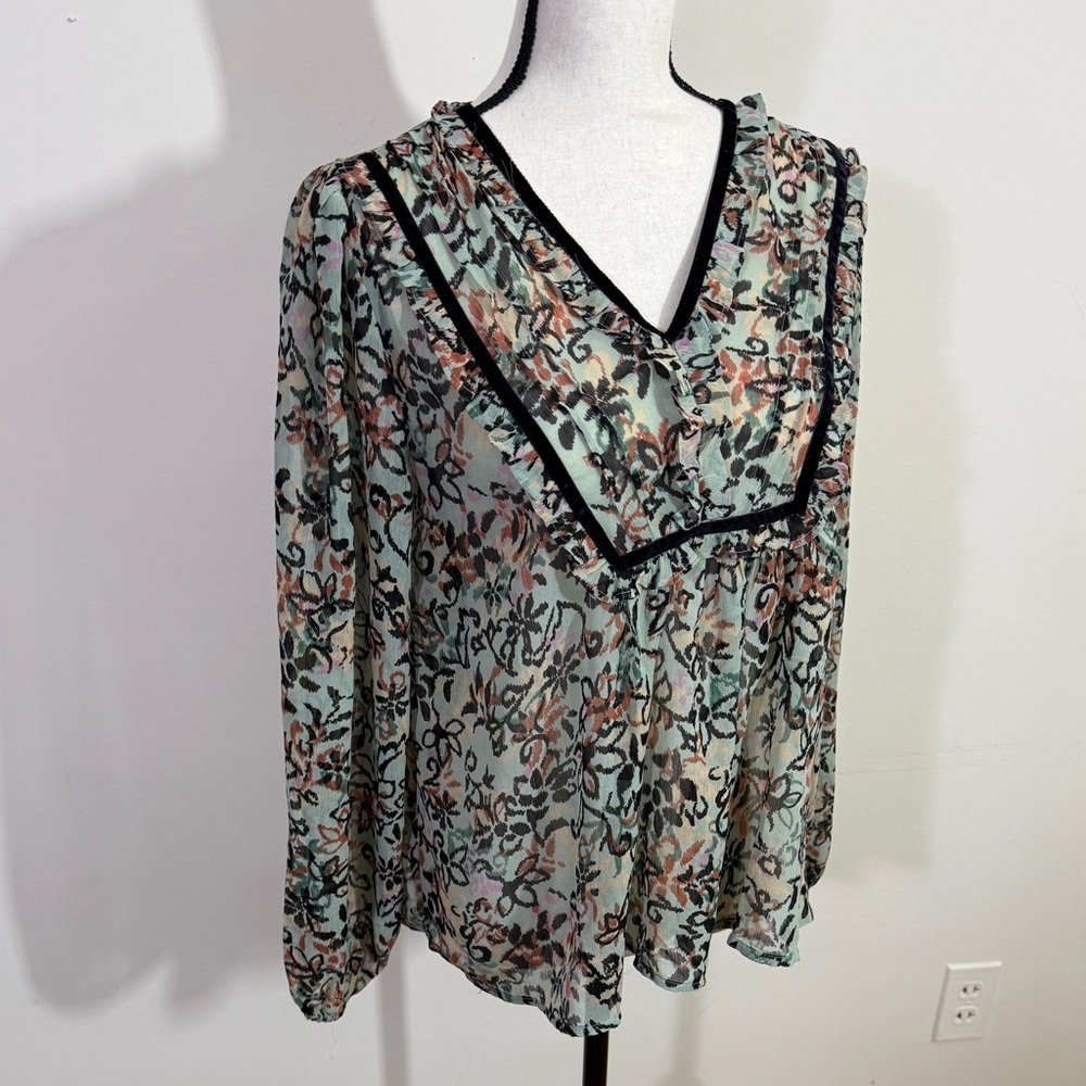 Chic Floral V-Neck Blouse with Black Trim